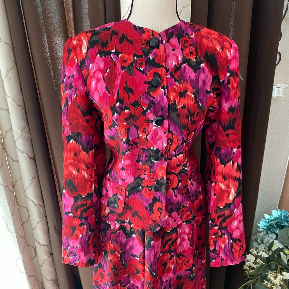 Jaegar Vintage Blazer/Skirt Suit- Size 8 US/ 12 UK